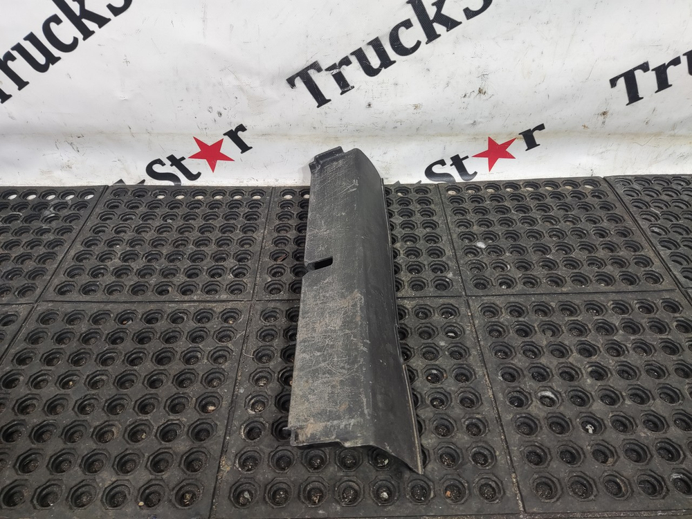 Накладка вещевого ящика правого