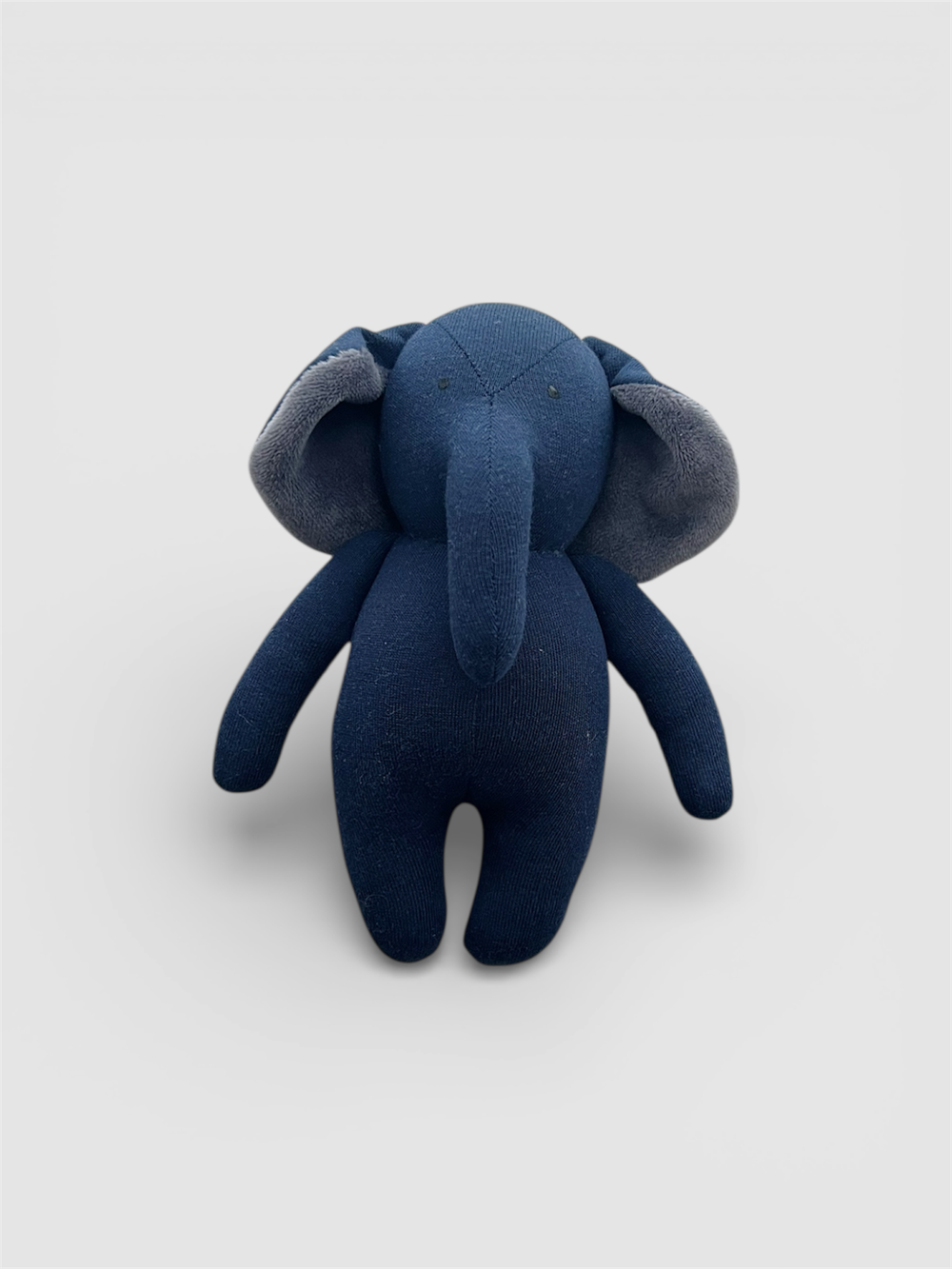 Темно-синий слоник с серыми ушками