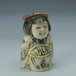 Нэцкэ Девочка с корзиной