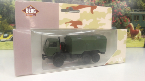 Грузовик кунг, 2 окна, военый, H0