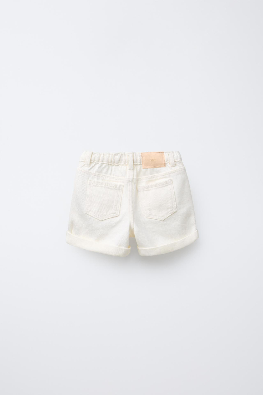 ZARA ДЖИНСОВЫЕ ШОРТЫ С ЦВЕТОЧНОЙ ВЫШИВКОЙ, БЕЛЫЙ