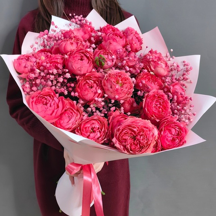 Букет из кустовых пионовидных роз "Julietta Raspberry"