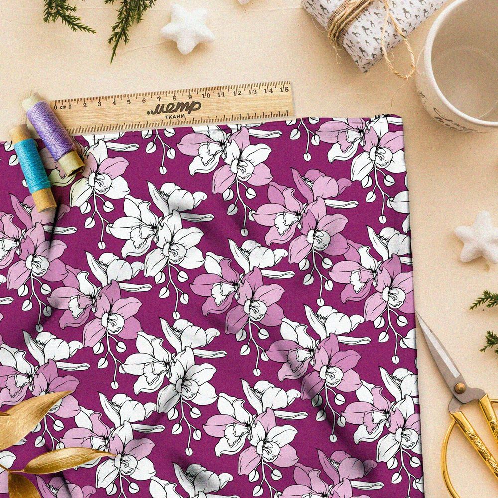 Ткань кулирная гладь эскизы белых и розовых цветов на сиреневом фоне