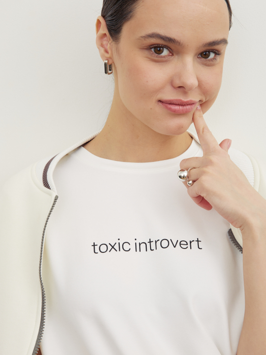 ФУТБОЛКА «TOXIC INTROVERT»