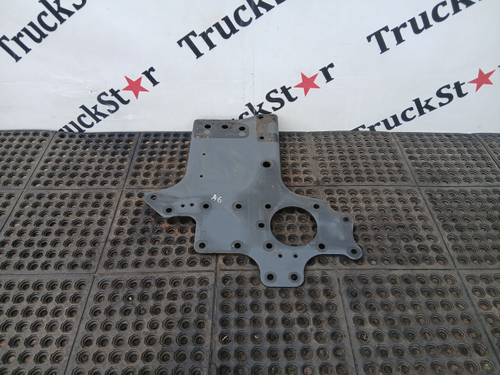 Кронштейн усилителя бампера левый 2017г.