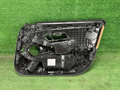 Обшивка двери передняя левая BMW 3er G20 (2018-н.в.)