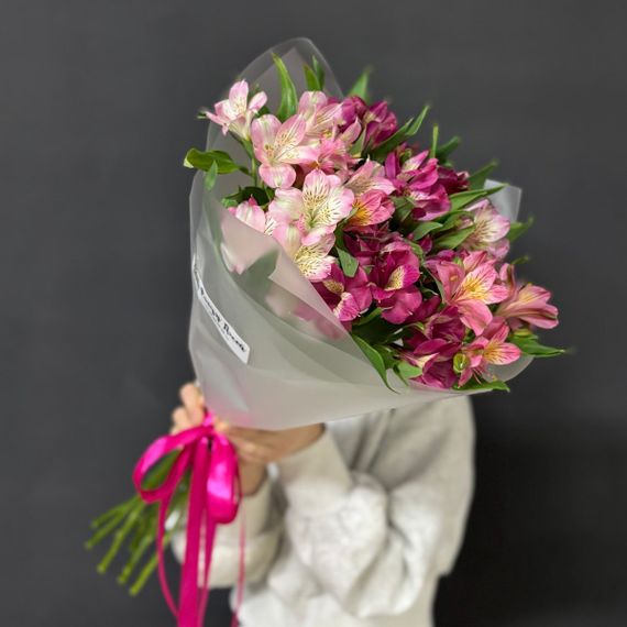 букет из альстромерий