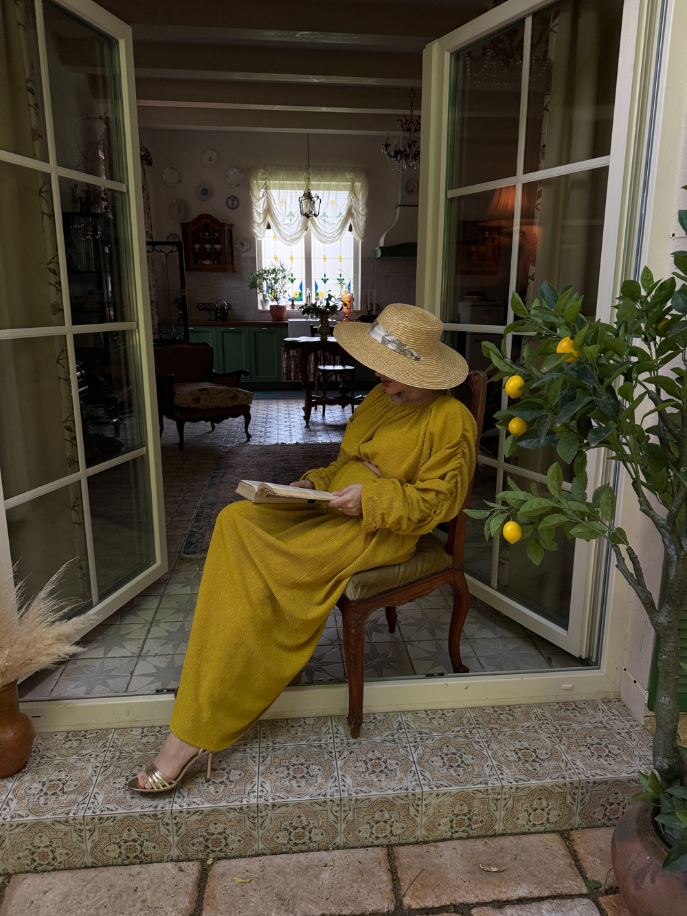 Канотье со средней тульей и лентами