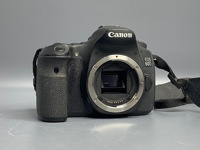 Canon EOS 60D Kit 18-55mm 20.000 кадров