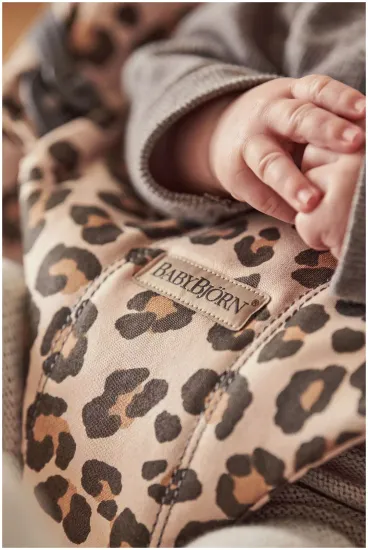 Шезлонг BabyBjorn Bliss Cotton, Classic Quilt, бежево-леопардовый