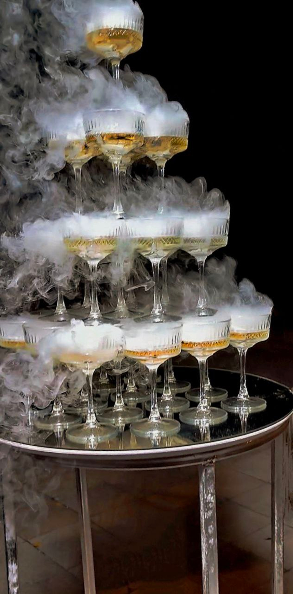 Пирамида с шампанским