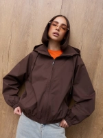 Ветровка с капюшоном