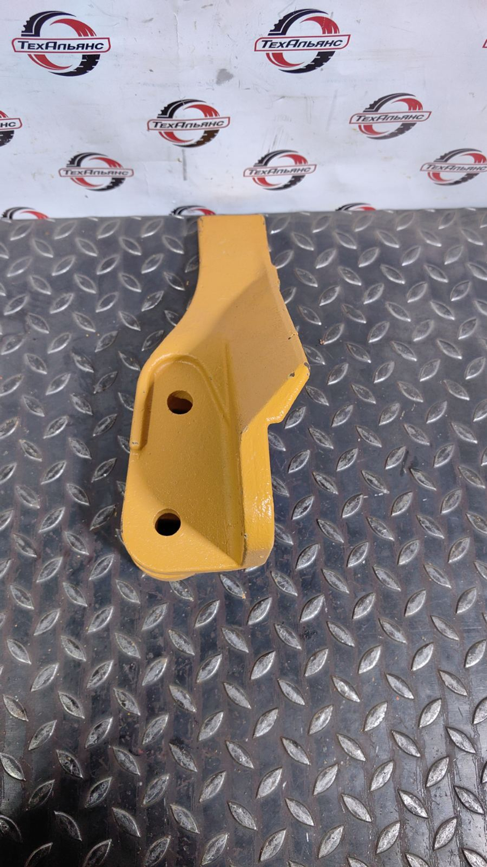 Зуб болтовой C41B45 боковой левый