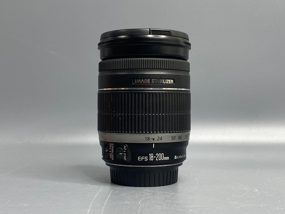 Canon EF-S 18-200mm 3.5-5.6 IS