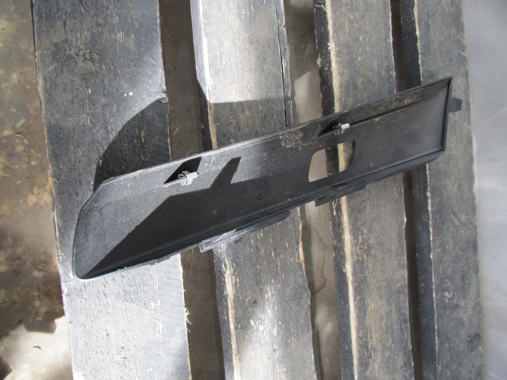 Накладка переднего бампера правая Peugeot 3008 1 09-13 Б/У Оригинал 9685098077