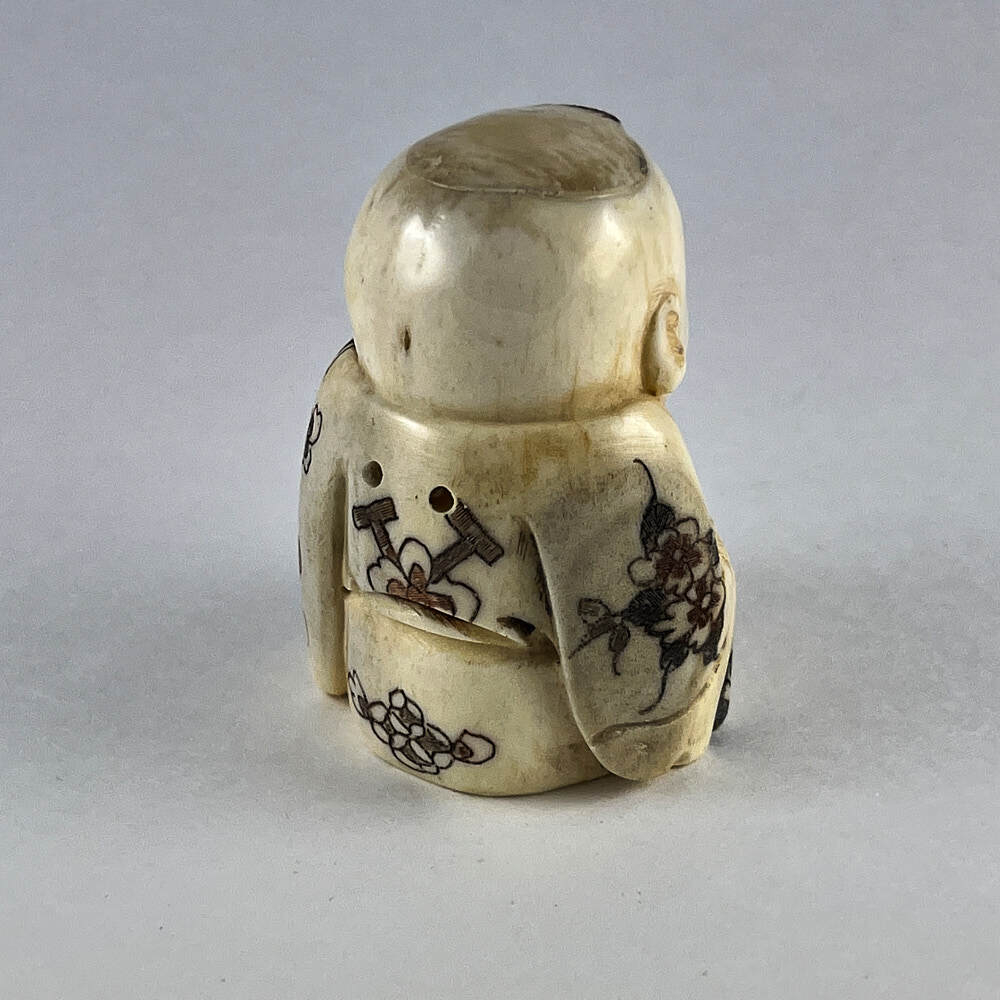 Статуэтка нэцкэ Ребенок Карако в японском кимоно