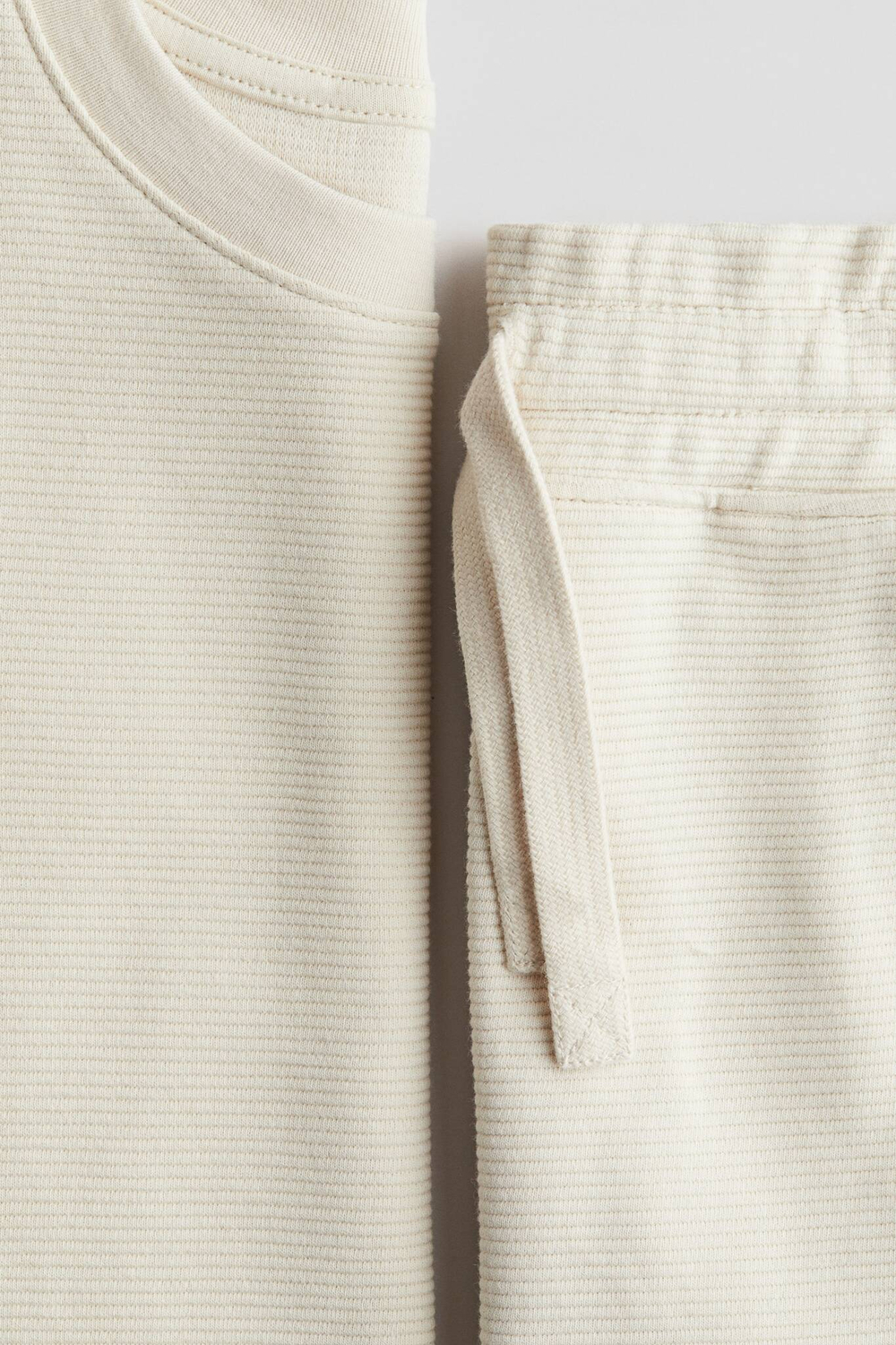 H&M Комплект из футболки и шорт, светло-бежевый