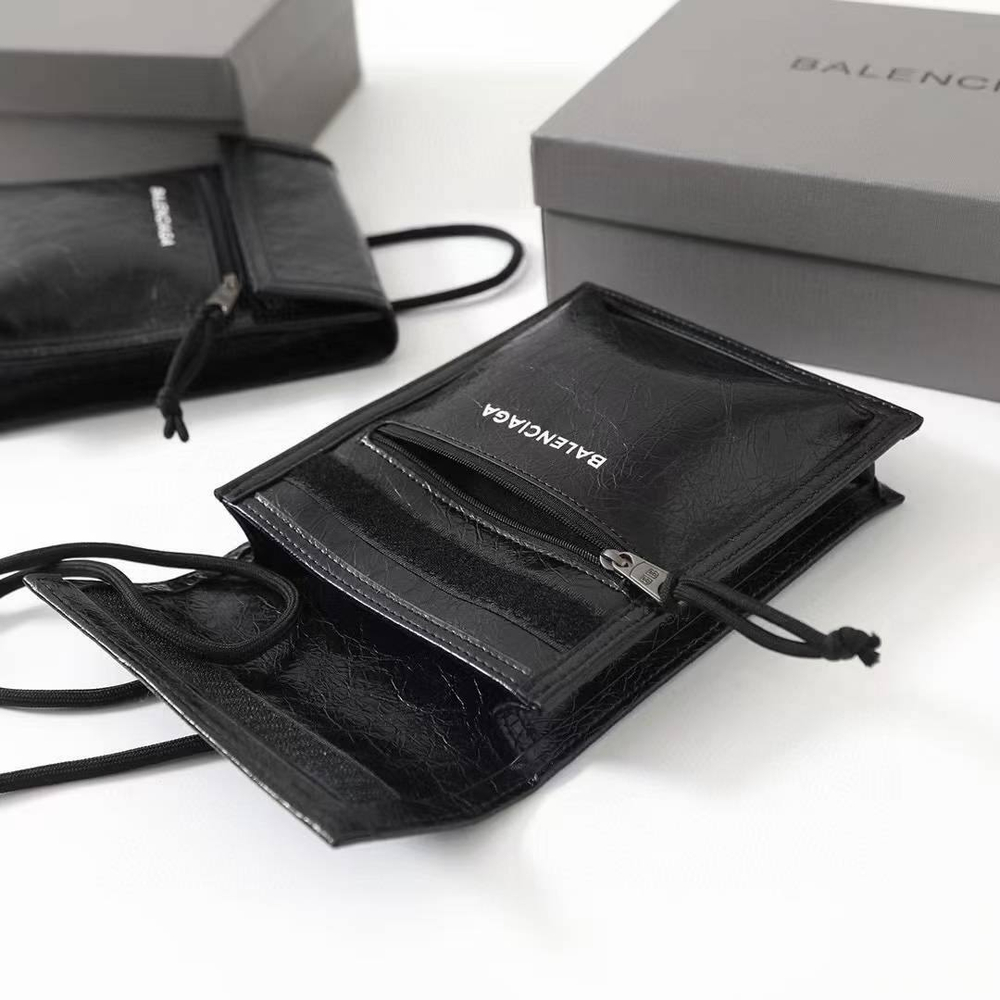 Сумка-мессенджер Balenciaga