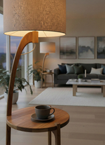 Детали торшера Corta: чашка на столике из натурального дуба