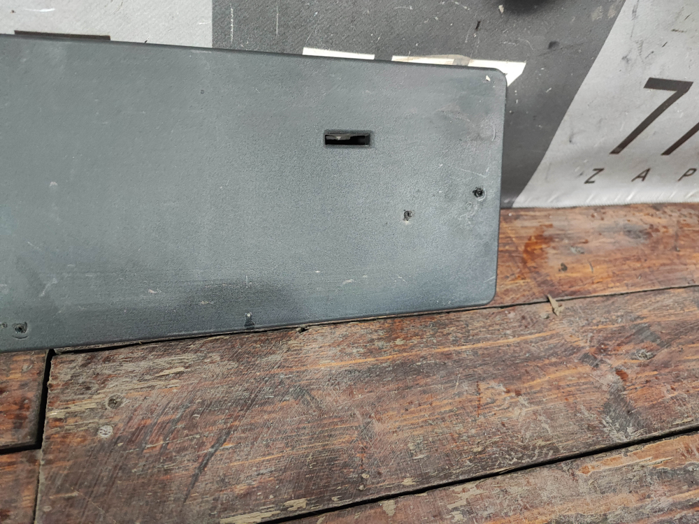 Накладка переднего бампера Площадка гос. номера Geely Coolray 19-нв Б/У Оригинал 8889631263