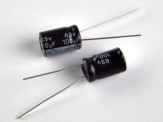 Конденсатор электролитический 100мкФ 63в 105°С CD110 / 8х12 / FARATON