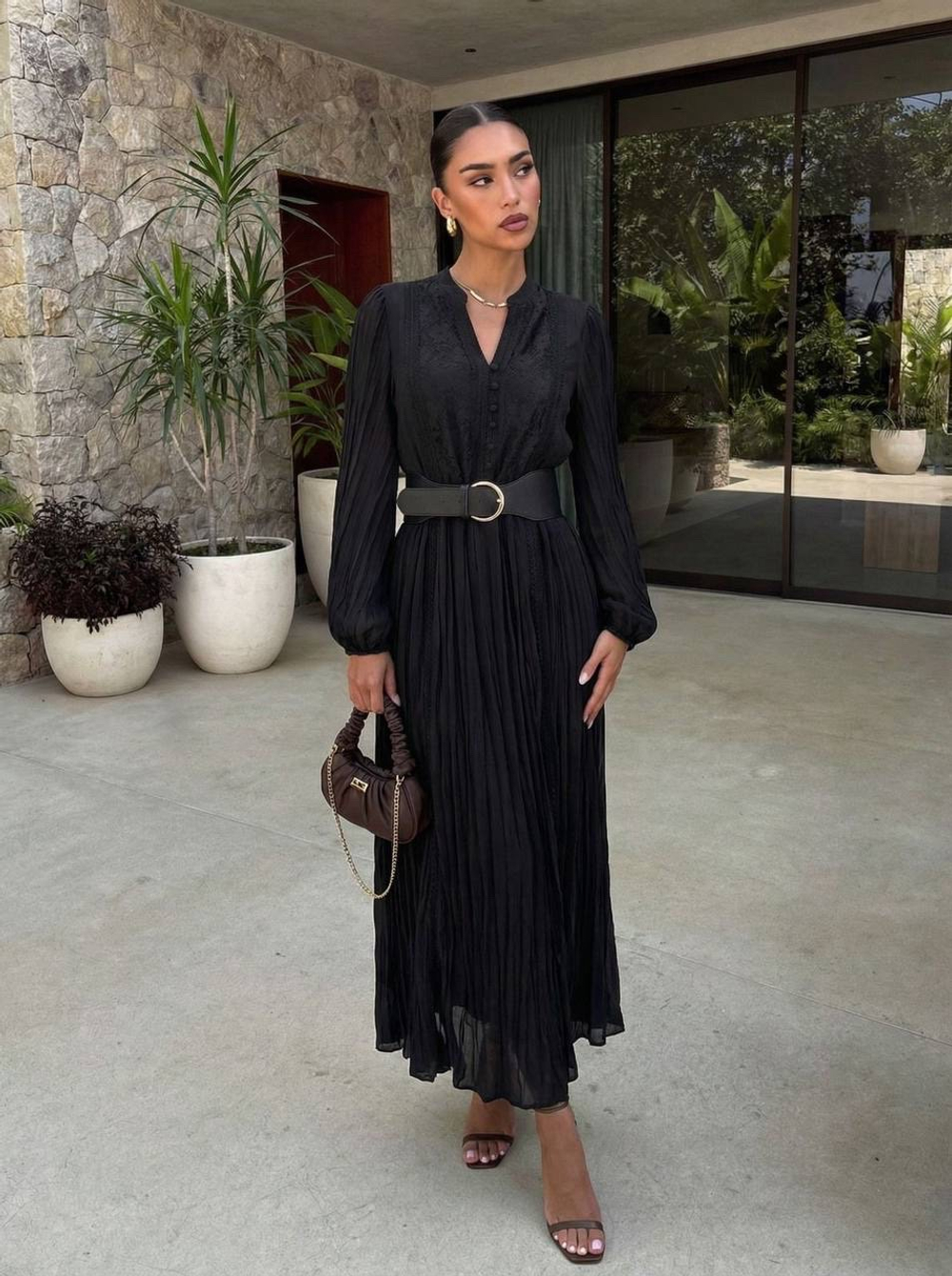 Платье черное в макси длине