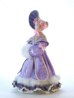 Кукла фарфоровая Дама в городской зимней одежде с муфтой