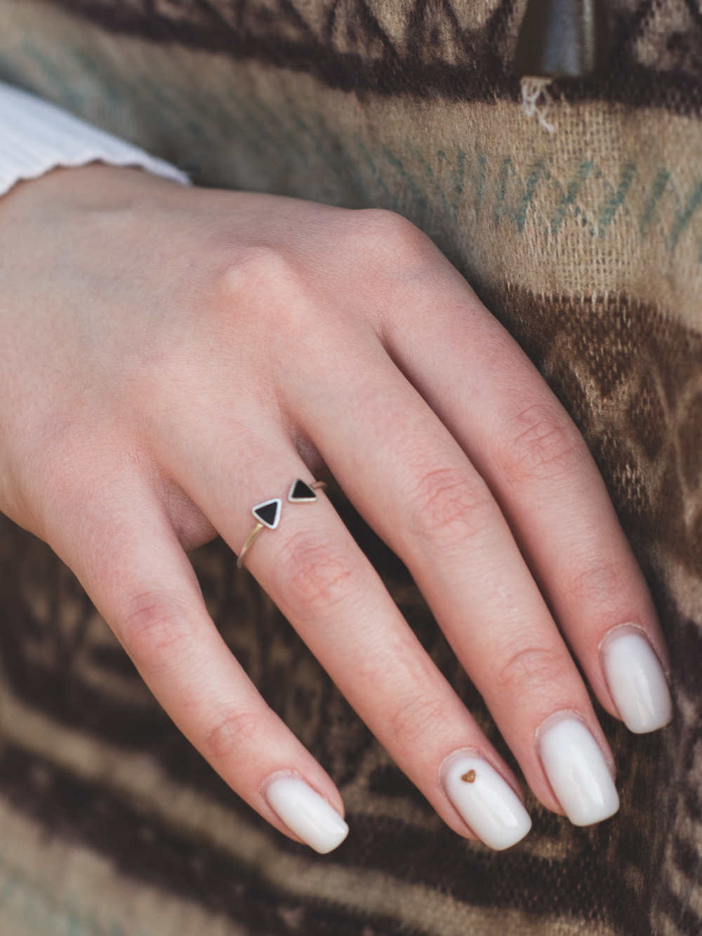 Кольцо ТРЕУГОЛЬНИКИ, черный перламутр/серебро