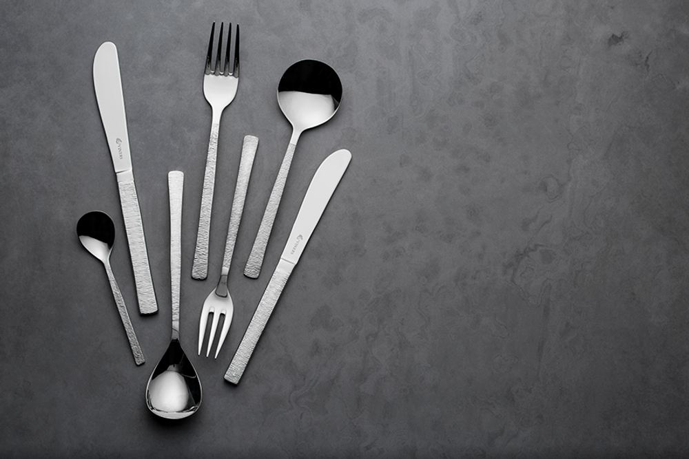 Нож столовый studio