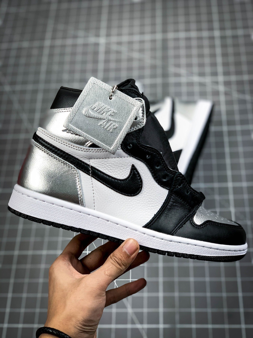 AIR JORDAN 1 RETRO HIGH OG SILVER TOE BLACK/METALLIC SILVER/WHITE