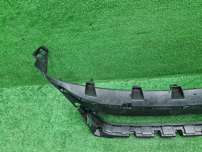 Кронштейн решетки радиатора Peugeot 3008 2 (16-20)