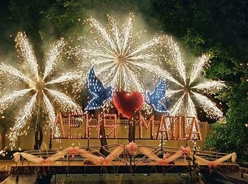 Фигуры из холодных фонтанов