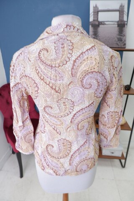 Жакет светлый с узорами 40 размер