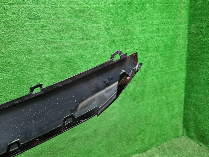 Накладка переднего бампера пр. BMW 7er G70 (22-нв)