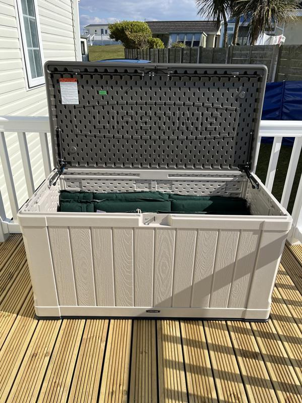 Пластиковый сундук LifeTime 440 л