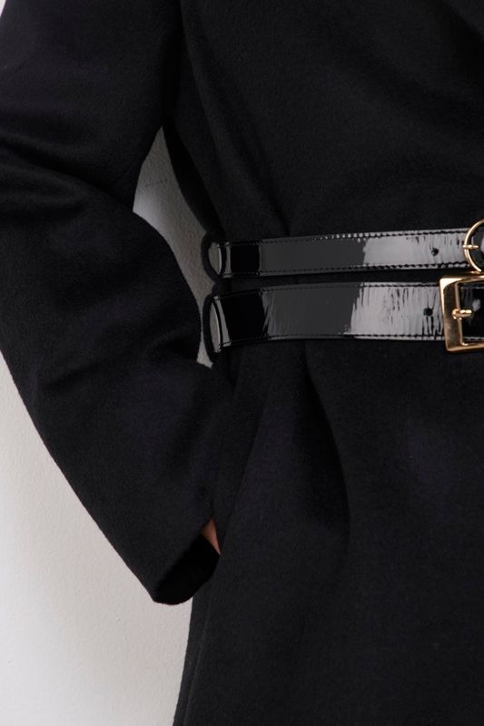 Пальто однобортное с акцентными ремнями, черный