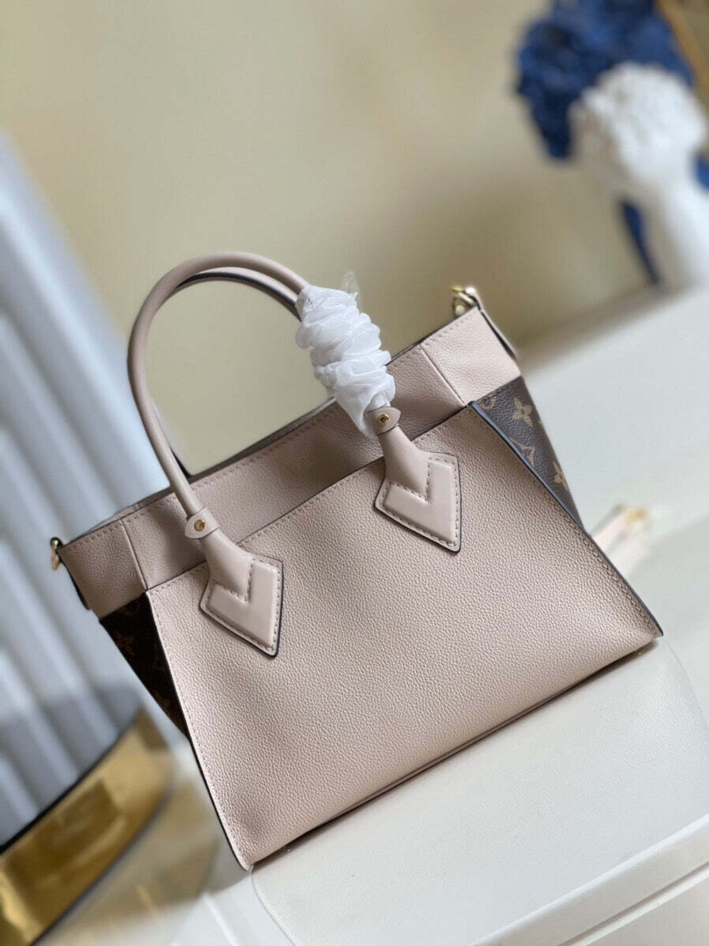 Louis Vuitton On My Side PM