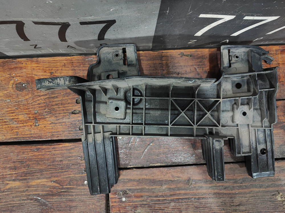 Кронштейн решетки радиатора левый Haval Jolion 24-нв Б/У Оригинал 5509102XST13A