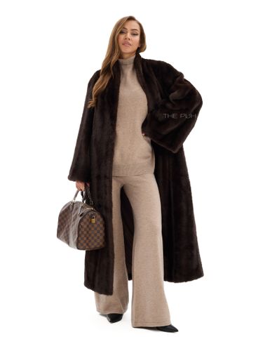 Длинная шоколадная шуба из эко-меха