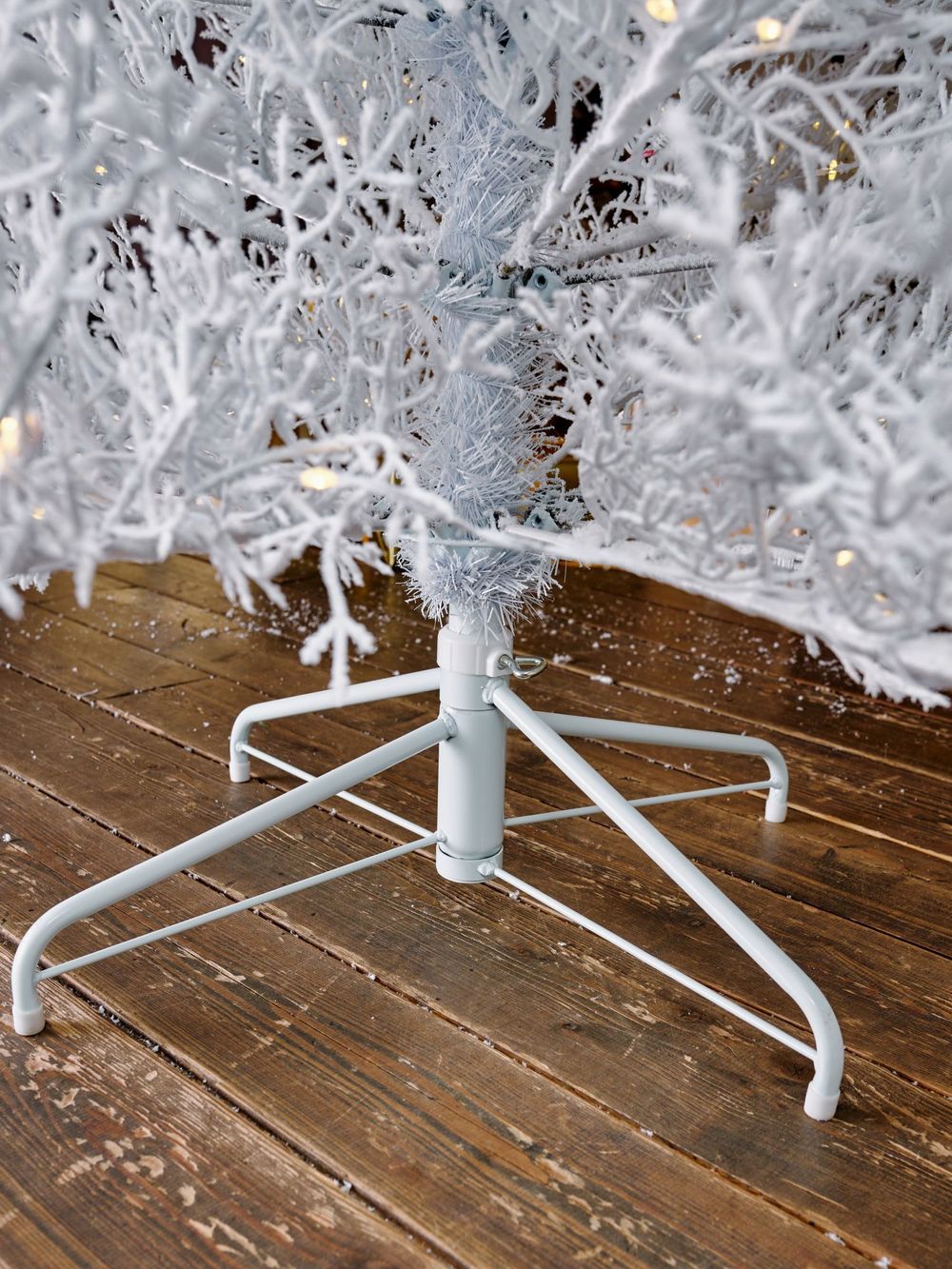 Искусственная белая елка с гирляндой встроенной «Normandia» Нормандия (коралловые ветки) от 2,1 м до 2,4 м