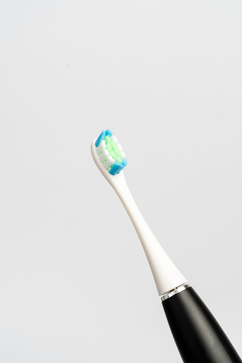 Электрическая зубная щетка (черная)