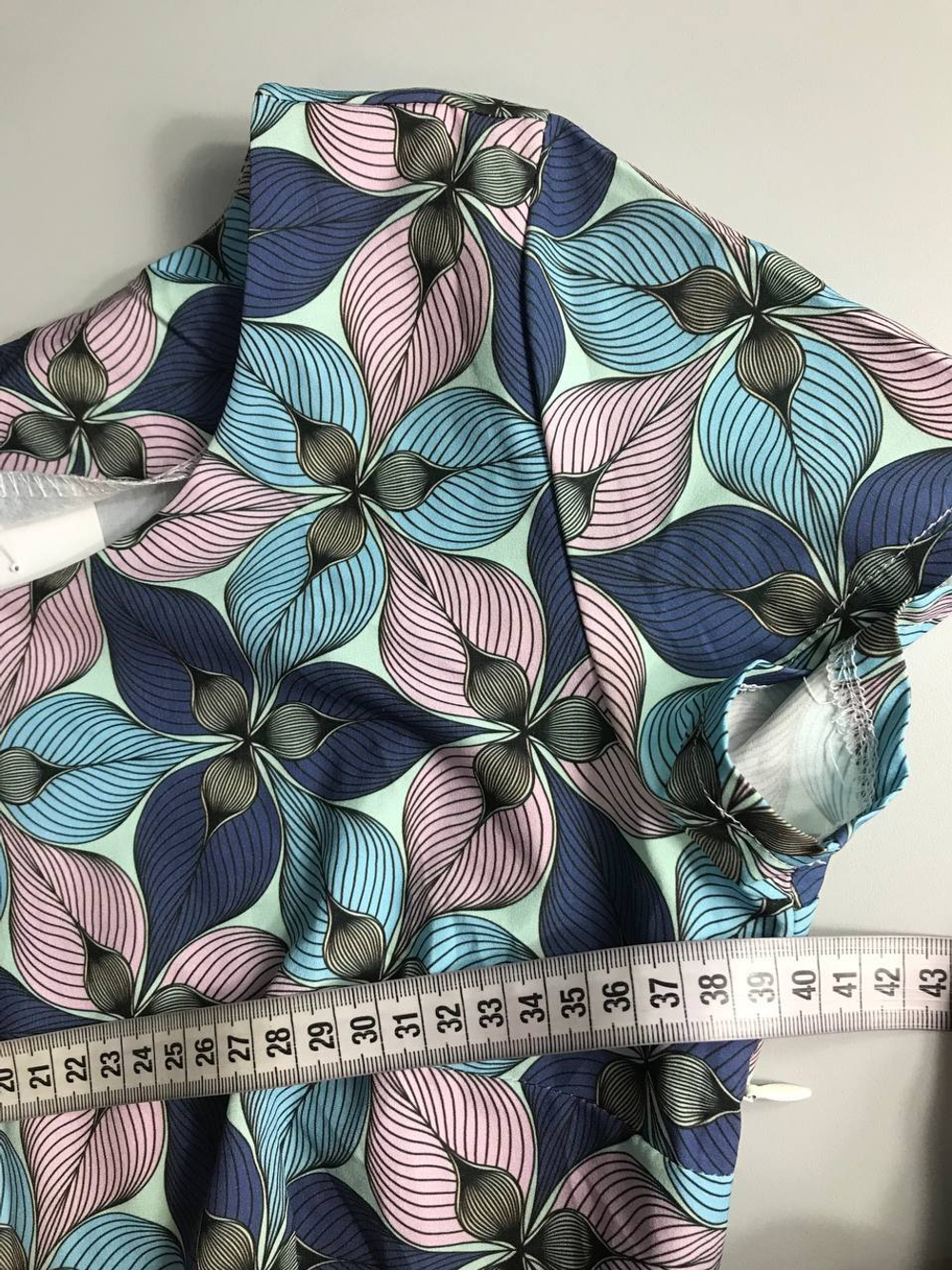 Платье D&T приталенное,визуально на 42 размер