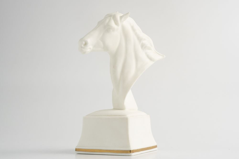 Статуэтка в виде головы Лампона, одного из девяти крылатых коней древнегреческого бога Гелиоса