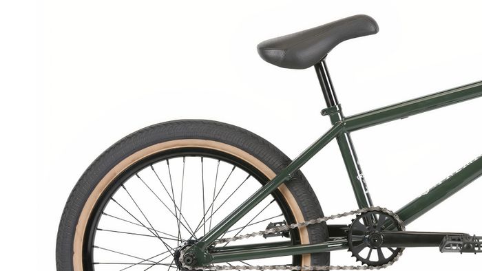 седло и заднее колесо трюкового велосипеда BMX