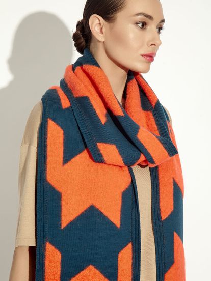 Женский шарф оранжевого цвета из шерсти - фото 3