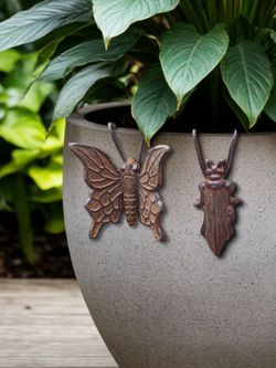 Iron Garden Набор фигурок-подвесок 2 шт (Бабочка и Жук)