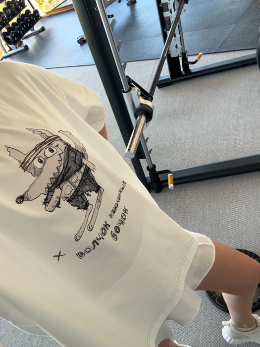 ФУТБОЛКА РЕНА МОЛОЧНЫЙ ВОЛЧОК НАКАЧАННЫЙ БОЧОК