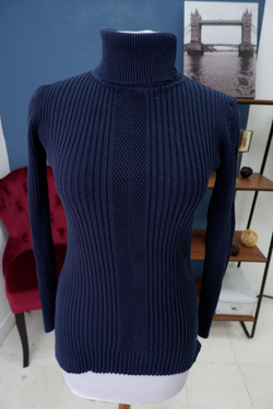 Свитер Finn Flare базовый 44 размер