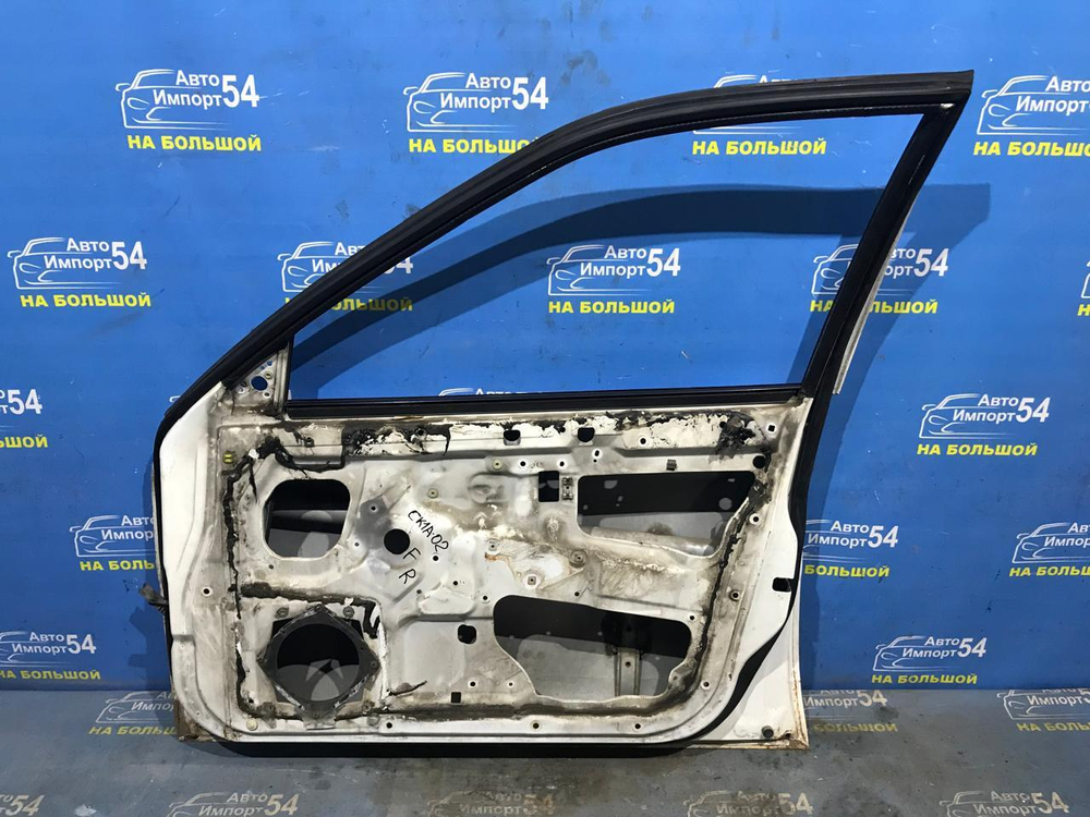 Дверь передняя правая MITSUBISHI LANCER 2000