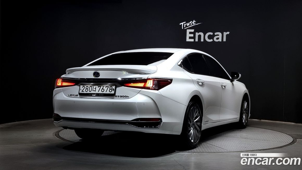 Lexus ES300h 7 Generation Luxury Plus (02.2022)